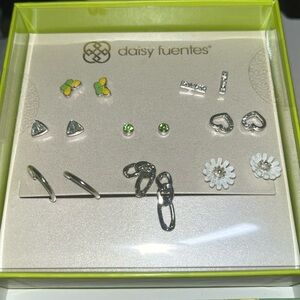DAISY FUENTES BOXED SET OF EARRINGS NEW GIFT flowers butterfly more 8 pairs!